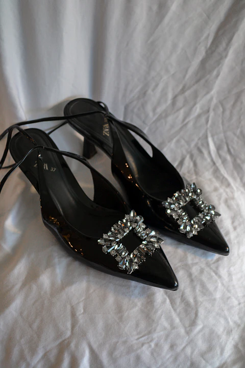 CLIP ZAPATO GRAFITO CON PLATEADO, CUADRADO