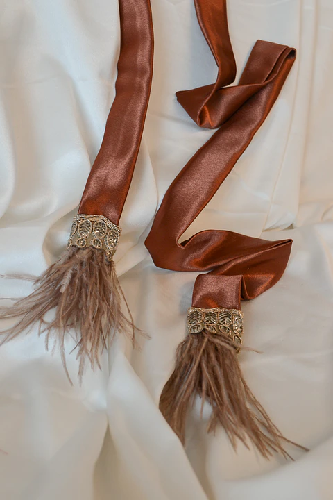 PAÑUELO PLUMAS CAFÉ COBRE CON BEIGE