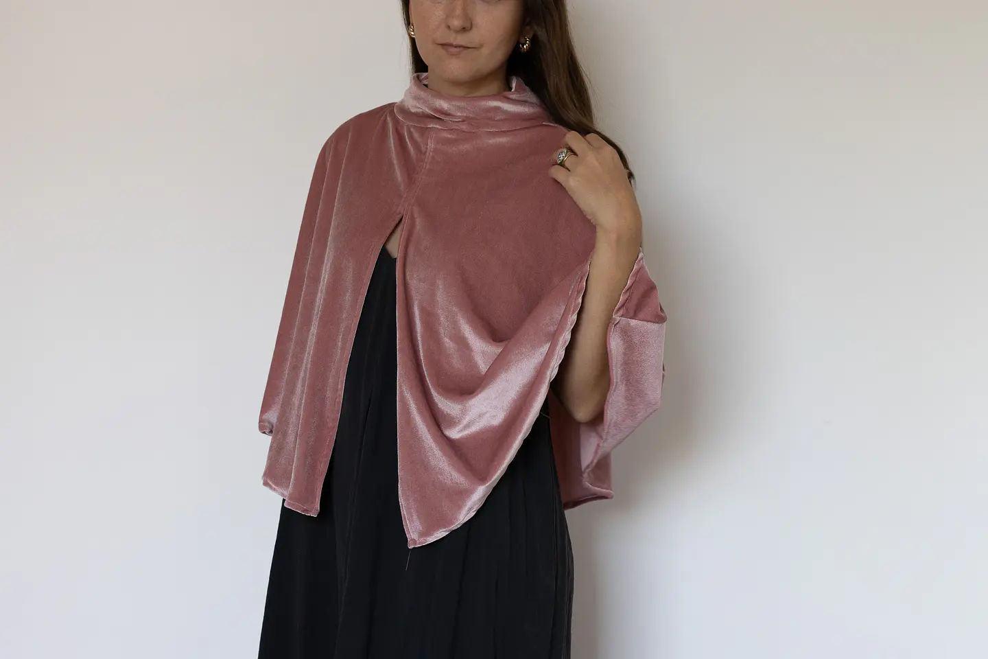 CAPA ROSADO PALIDO CON CUELLO TERCIOPELO 1