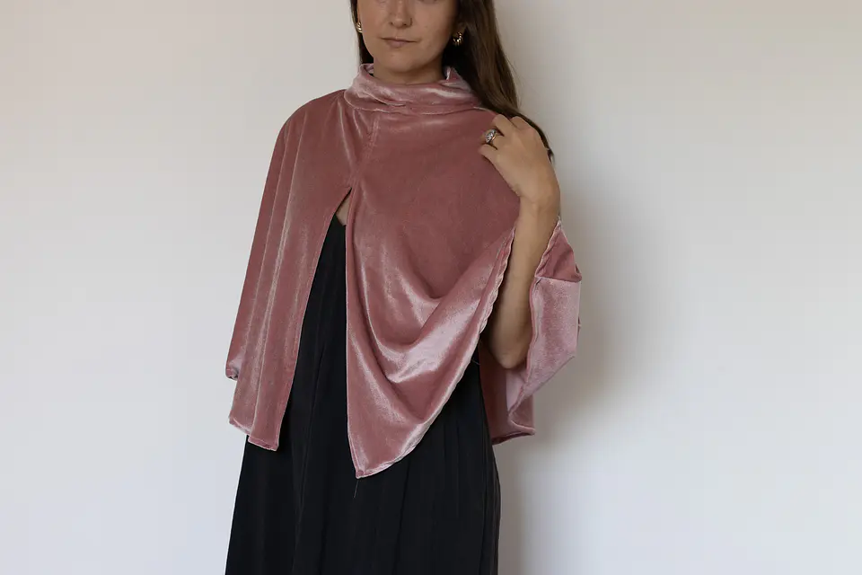 CAPA ROSADO PALIDO CON CUELLO TERCIOPELO 1