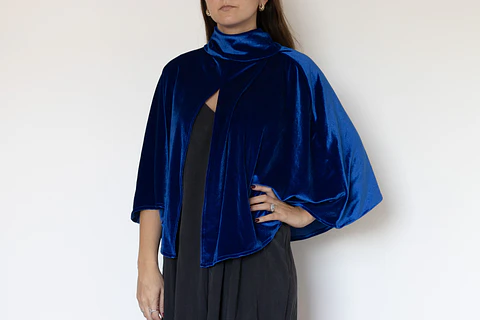 CAPA AZUL REY CON CUELLO TERCIOPELO
