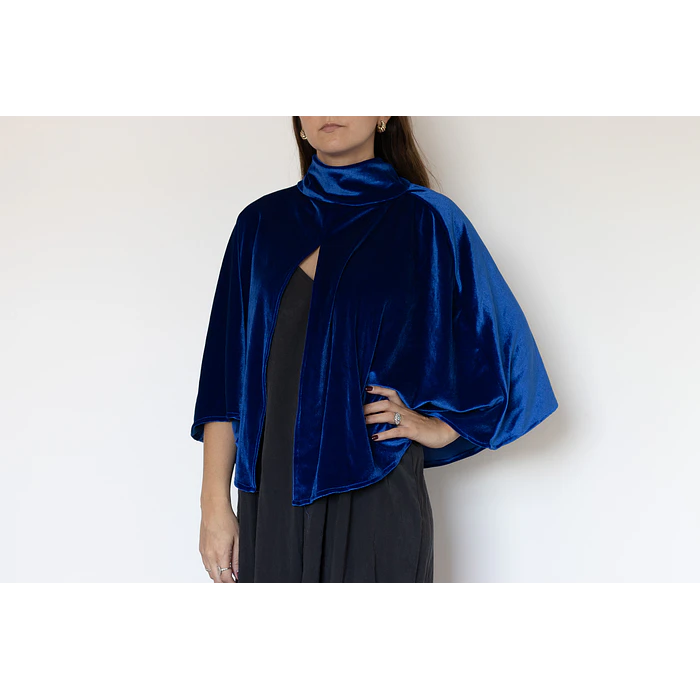 CAPA AZUL REY CON CUELLO TERCIOPELO 1