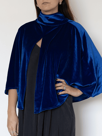 CAPA AZUL REY CON CUELLO TERCIOPELO