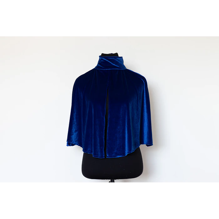 CAPA AZUL REY CON CUELLO TERCIOPELO 2