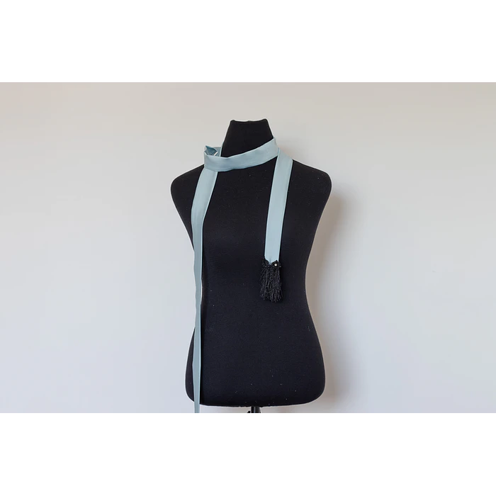 PAÑUELO FLECOS CELESTE CON NEGRO 2