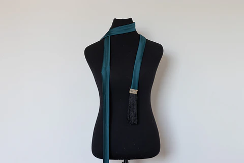 PAÑUELO FLECOS AZUL PETRÓLEO CON NEGRO