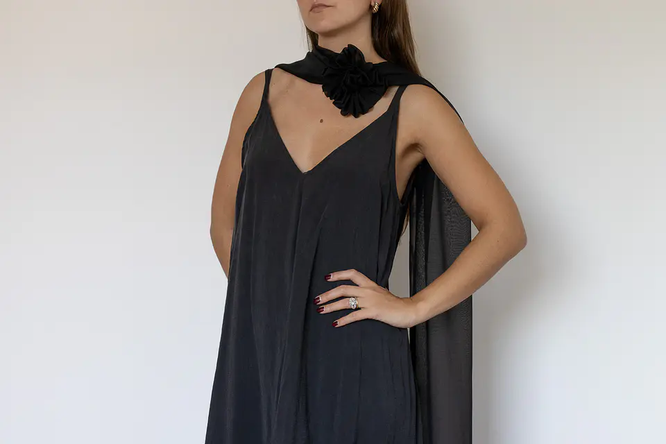 PAÑOLETA ROSA COLOR NEGRO 1
