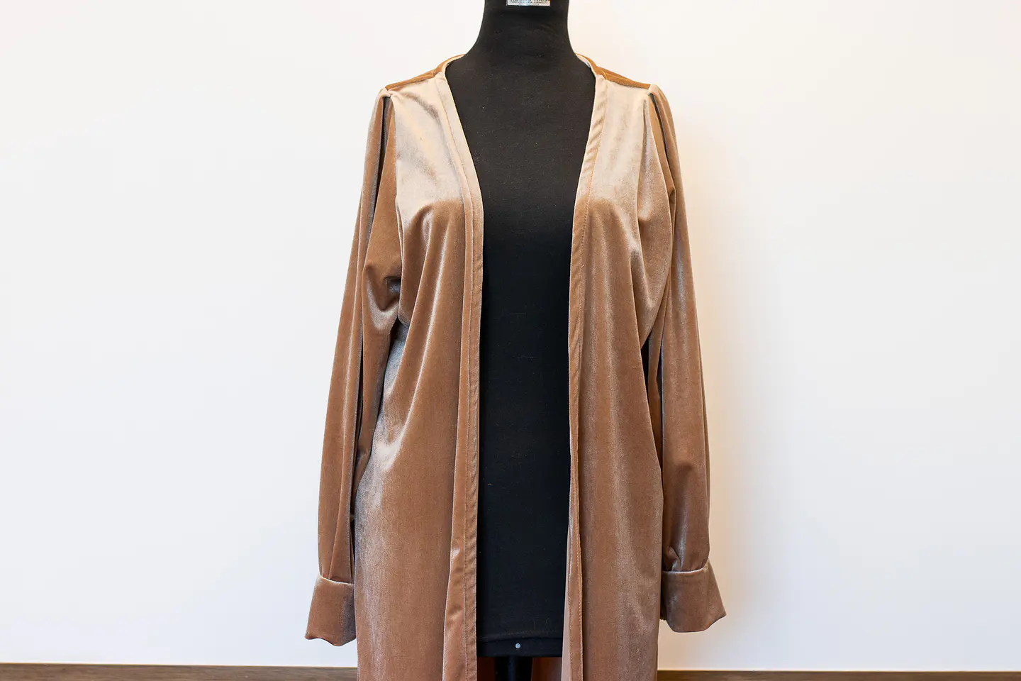KIMONO TERCIOPELO DORADO CAMEL 4