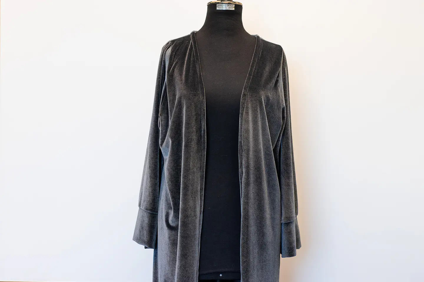 KIMONO TERCIOPELO GRIS OSCURO 3