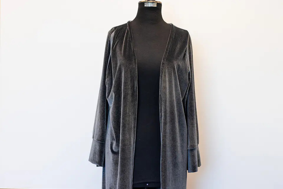 KIMONO TERCIOPELO GRIS OSCURO 3