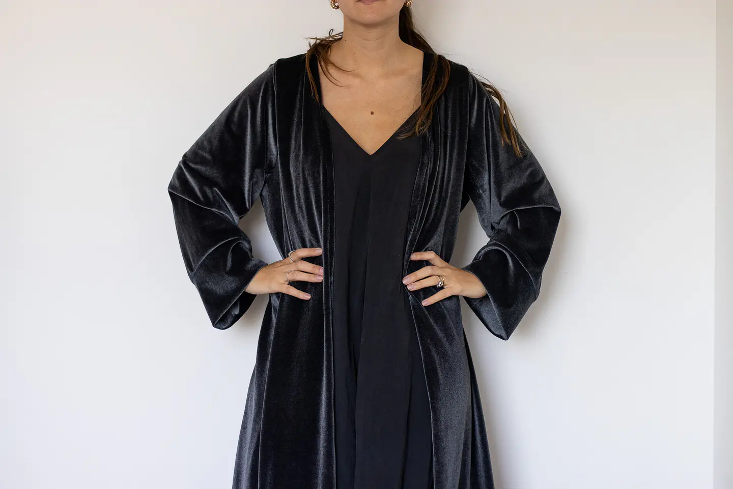 KIMONO TERCIOPELO GRIS OSCURO 2