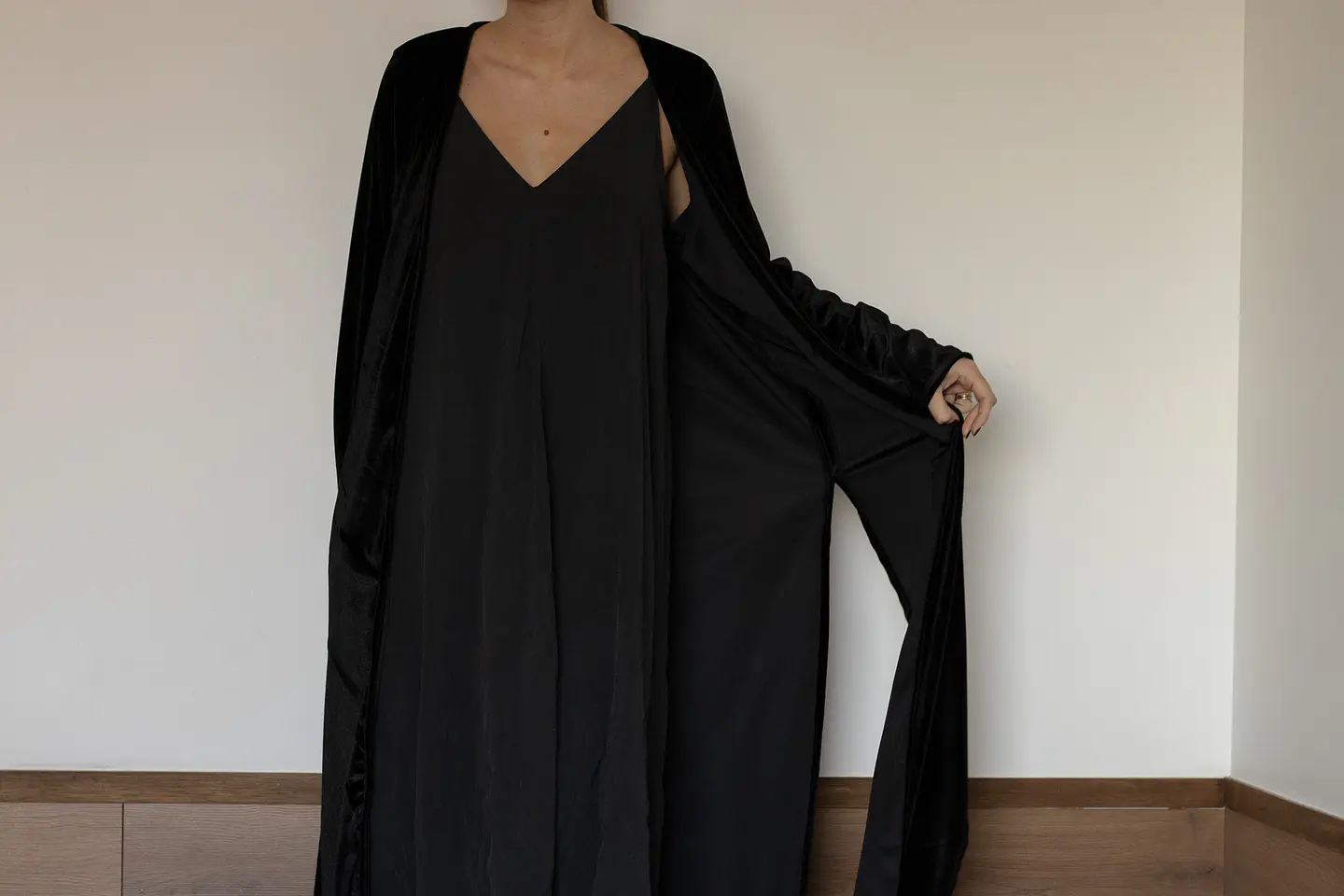 KIMONO TERCIOPELO MANGA RECTA COLOR NEGRO 2