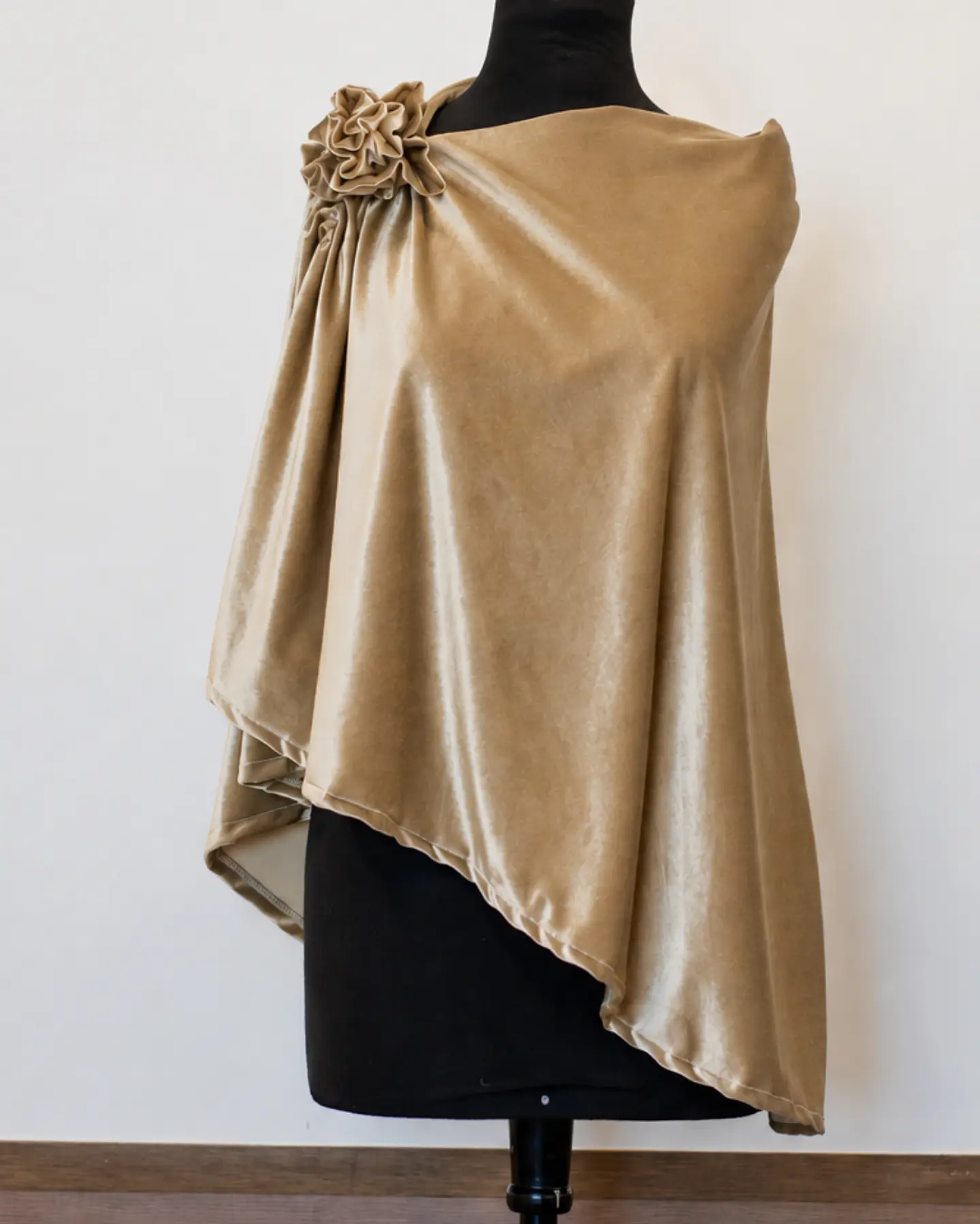 CAPA ANA TERCIOPELO DORADO ARENA 2