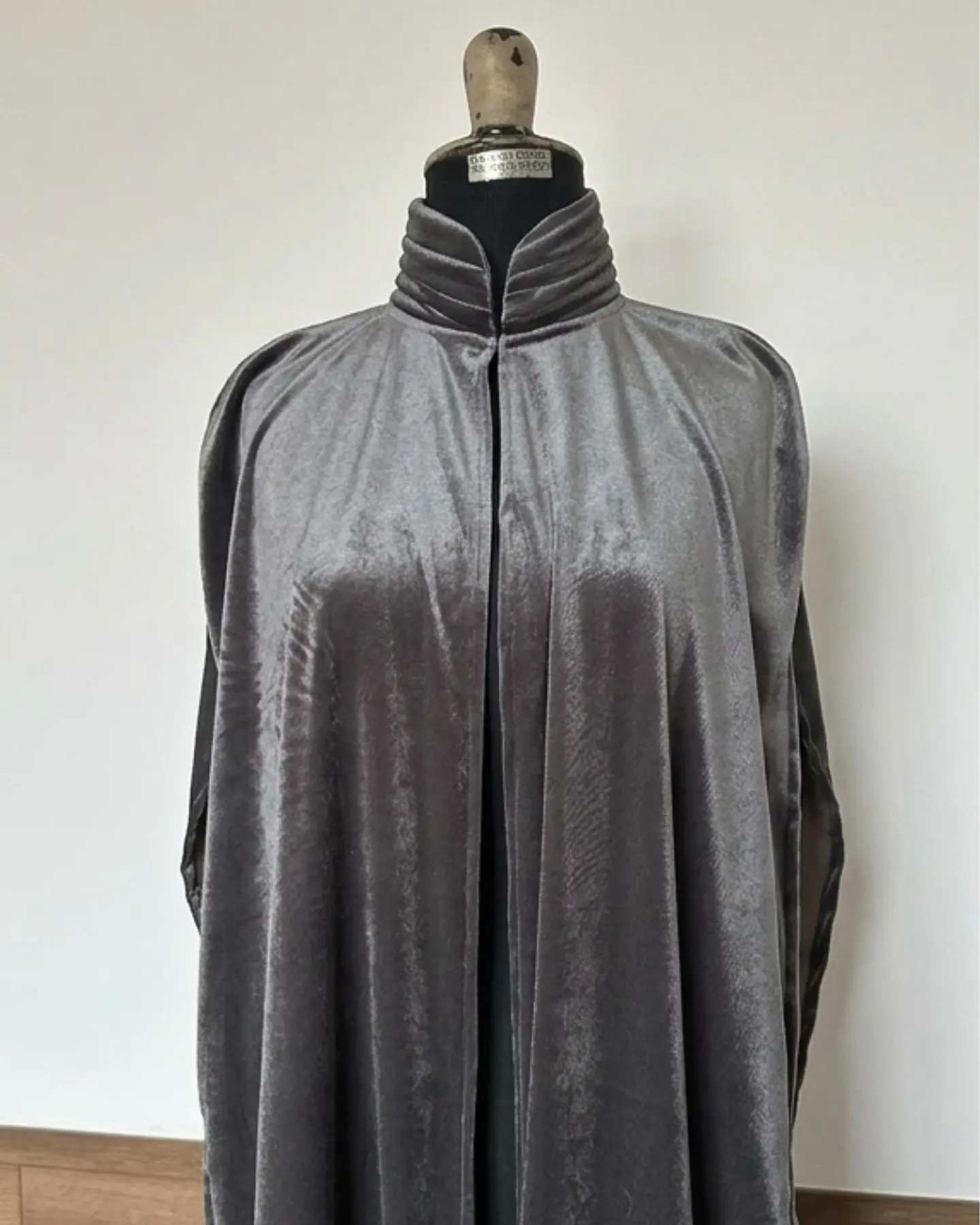 KIMONO VICTORIA TERCIOPELO GRIS ACERO OSCURO 2