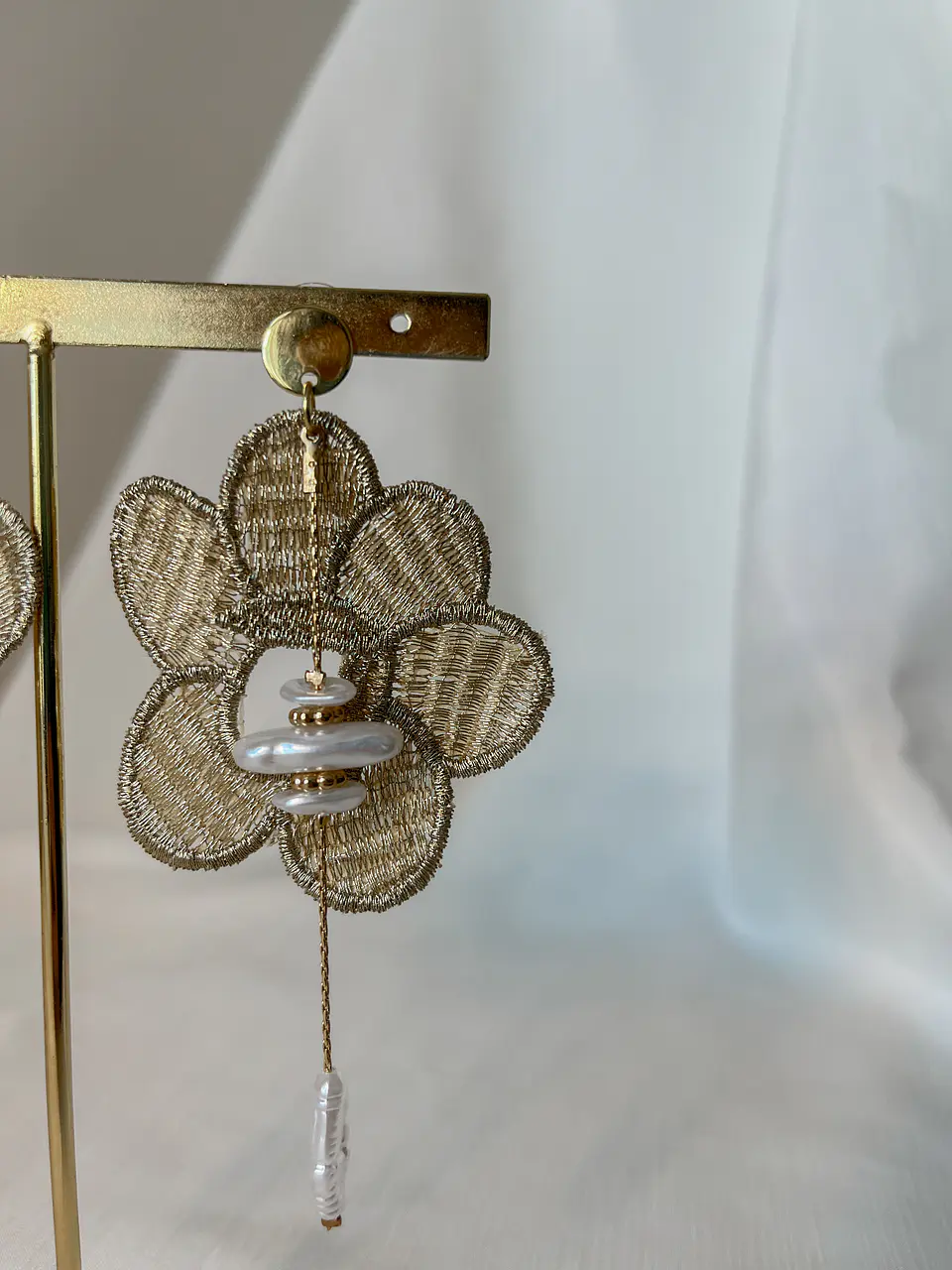 MAXI AROS BORDADOS DORADOS CON PERLA 3