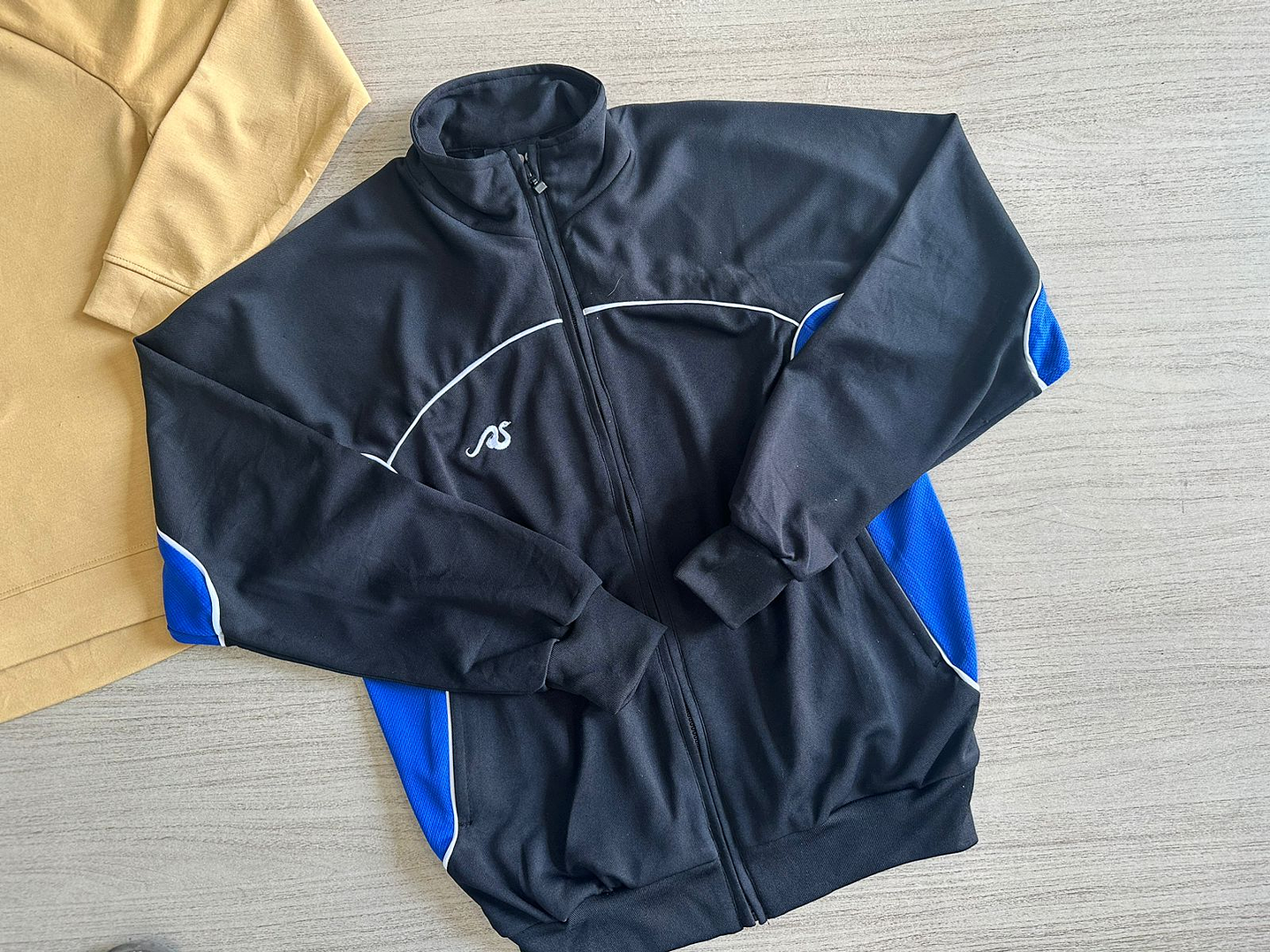 Fardo Poleron/Buzo Primera 6