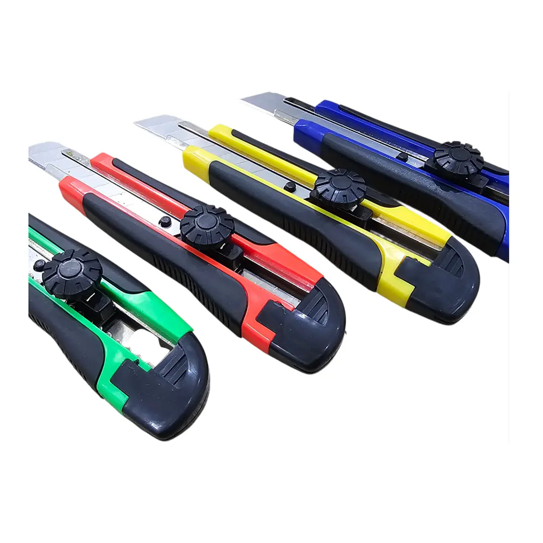 CUCHILLO CARTONERO PROFESIONAL 18MM (GRANDE) COLORES 4