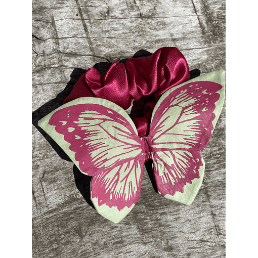 Colets mediano  satin con mariposa estampada 