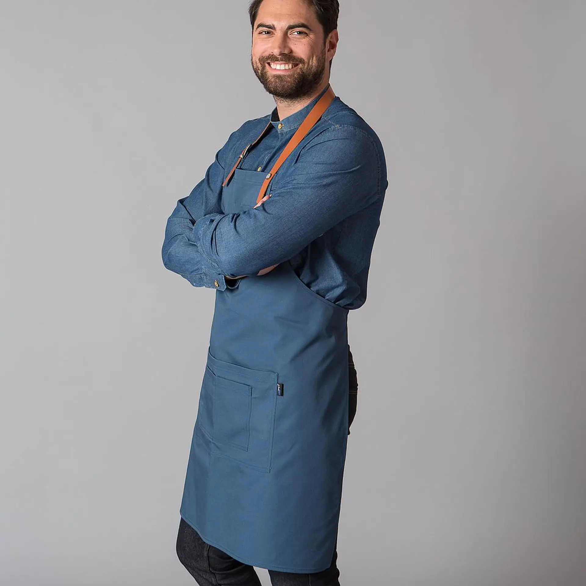 Delantal con pechera y tira de piel 72X80CM | GARY'S 5