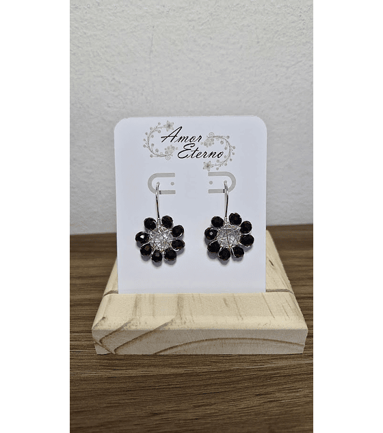 Aros Alambrismo Flor Cristales Negros (Plateado)