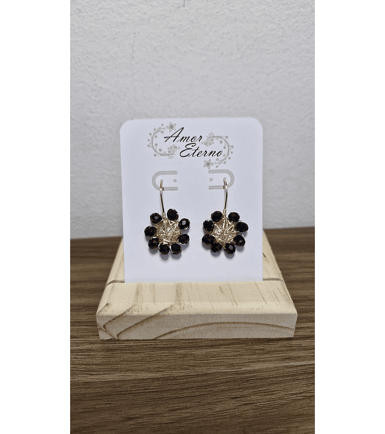 Aros Alambrismo Flor Cristales Negros (Dorado)