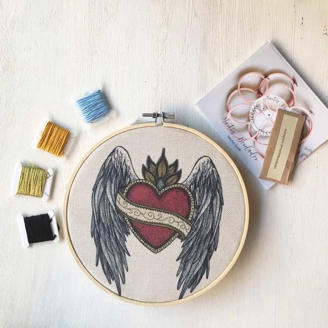 Mini kit para bordar sagrado corazón alas y ornamento 