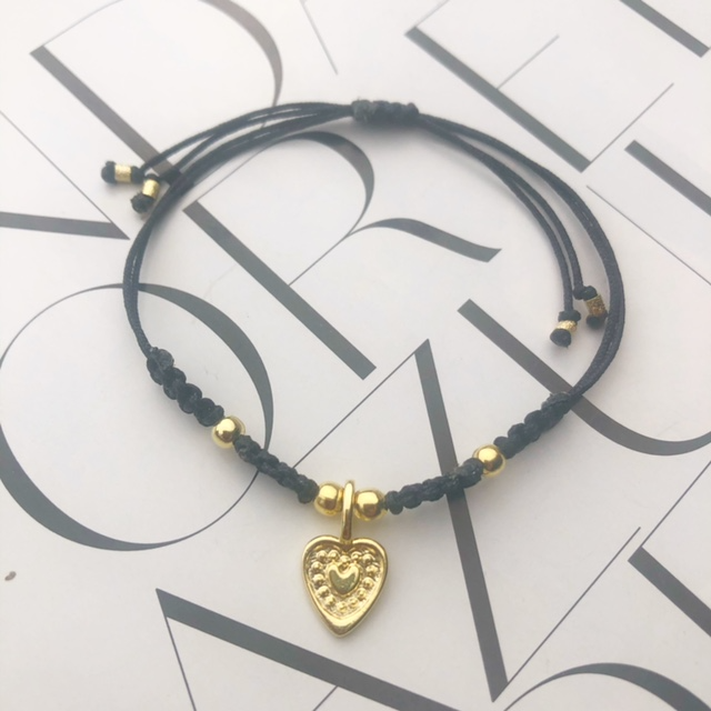Pulsera Hilo Negro Corazón