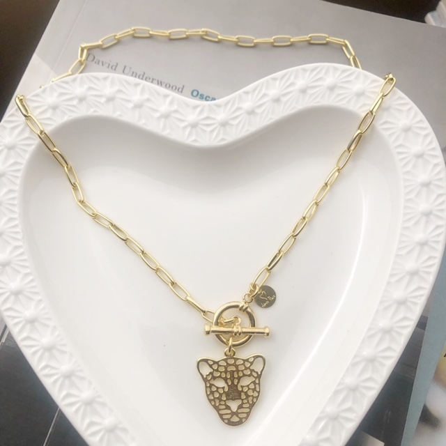 Collar Dorado Puma y Broche Circulo