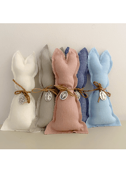 Conejos con Medalla Protectora