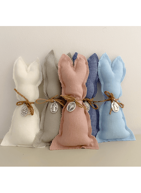 Conejos con Medalla Protectora