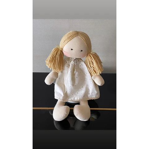Muñeca con Dije Protector/ Disponible en Tienda