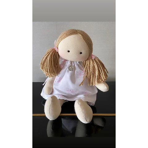 Muñeca con Dije Protector/ Disponible en Tienda