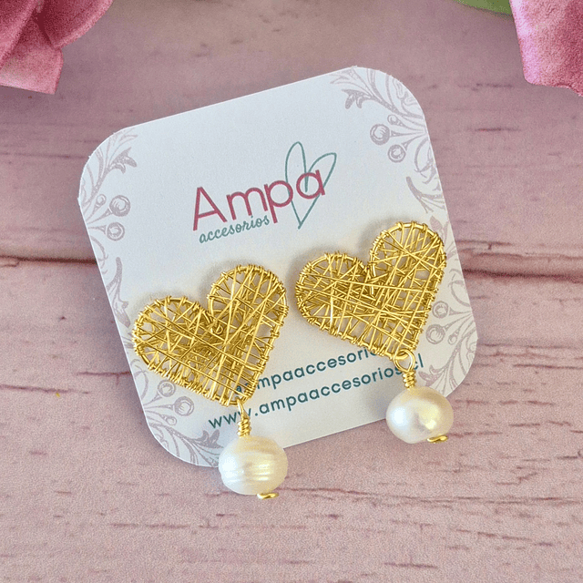 Pin Corazón Dorado Perla de Río