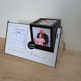 Calendario con cubo porta fotos 