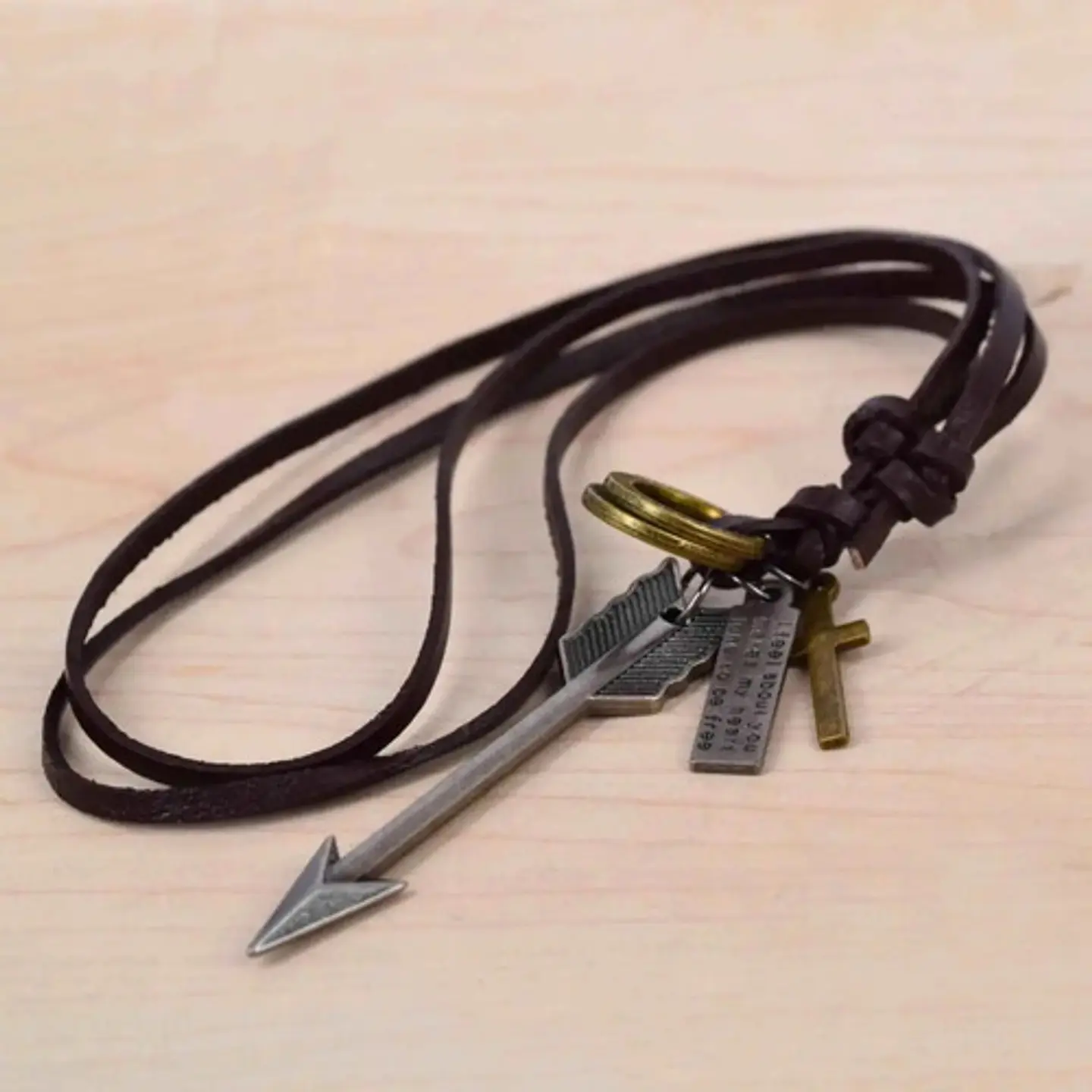 Collar Cuero Colgante Flecha Círculos Cruces Hombre Y Mujer 7