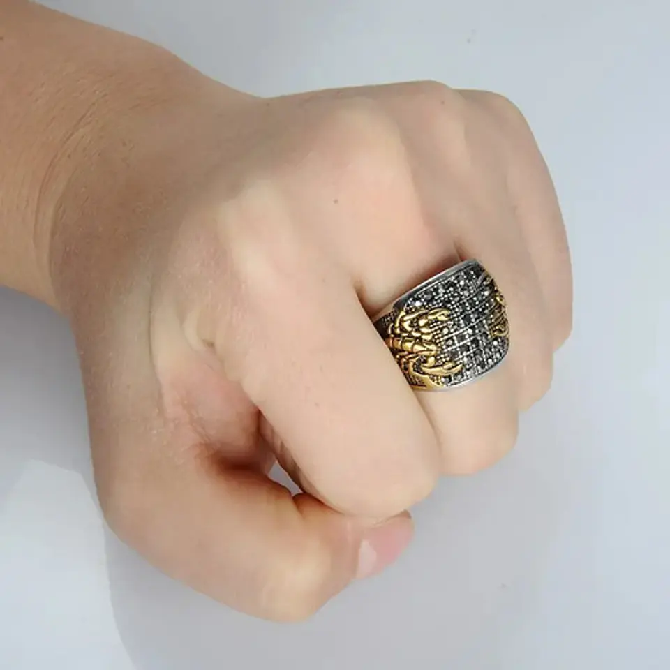 Anillo en acero Para Hombre Cz Color Plata Escorpión  3