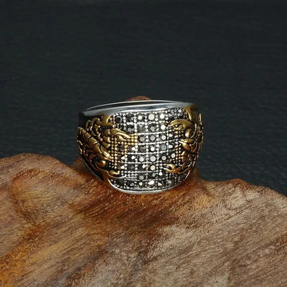 Anillo en acero Para Hombre Cz Color Plata Escorpión  4
