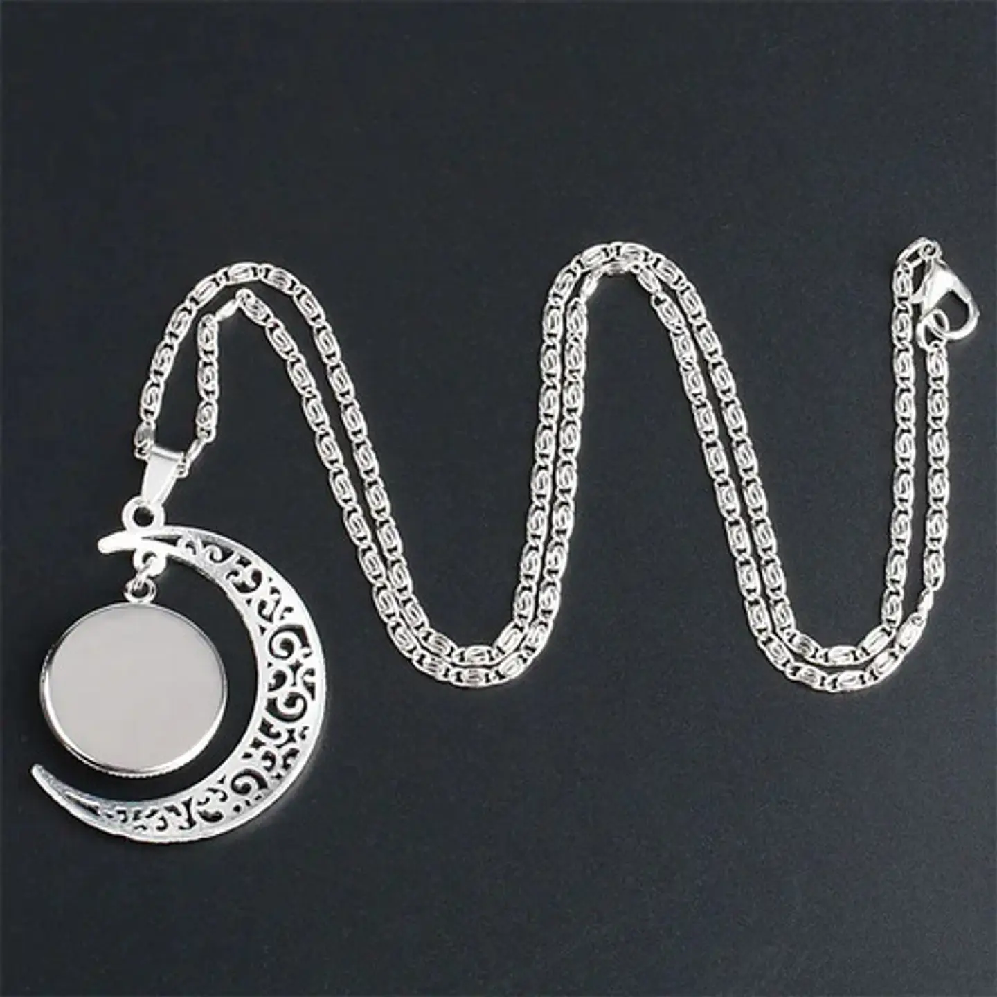Collar Colgante Cadena Media Luna Pokemon Go Moda 6