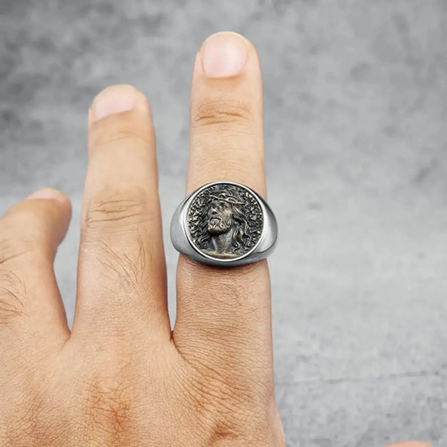 Anillo en acero para hombres forma rostro Jesús  7