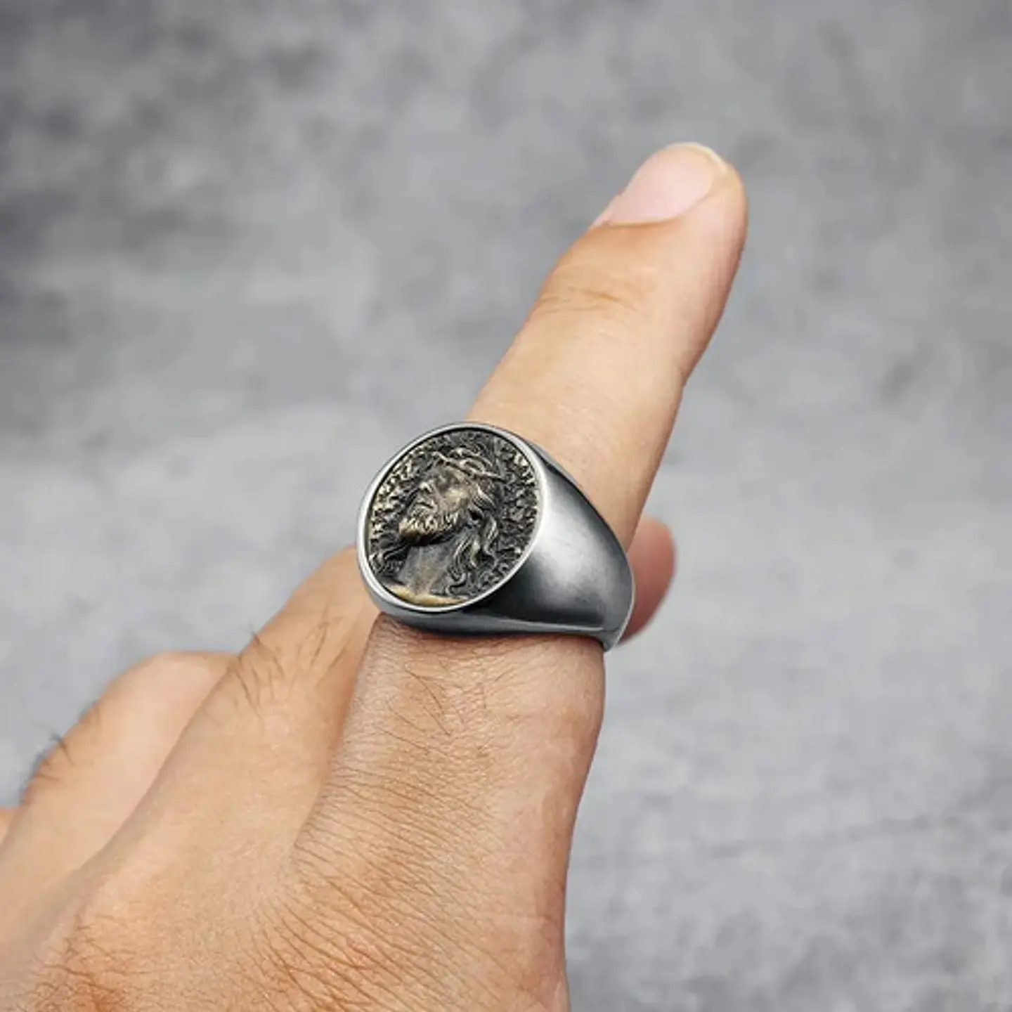 Anillo en acero para hombres forma rostro Jesús  8