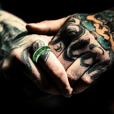 Anillo Argolla Brilla En La Oscuridad Dragón Luminoso Hombre