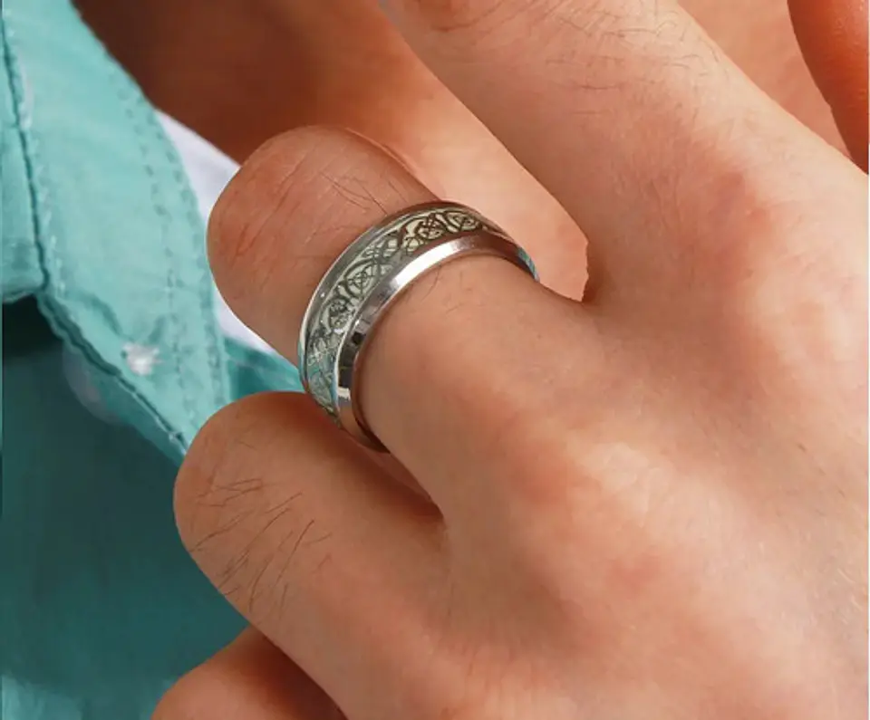 Anillo Argolla Brilla En La Oscuridad Dragón Luminoso Hombre 13