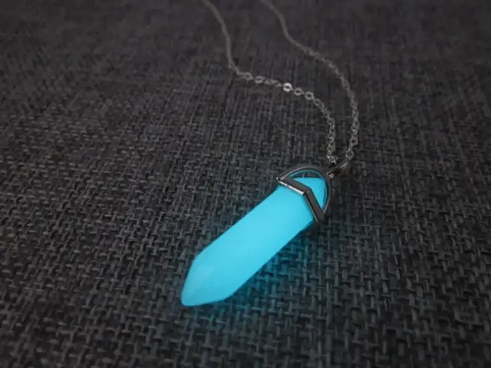 Collar Piedra Brilla En La Oscuridad Fluorescente Hombre 10