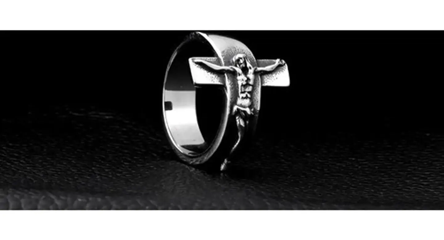 Anillo Jesus Cruz Color Plata Acero Inoxidable Para Hombre 10