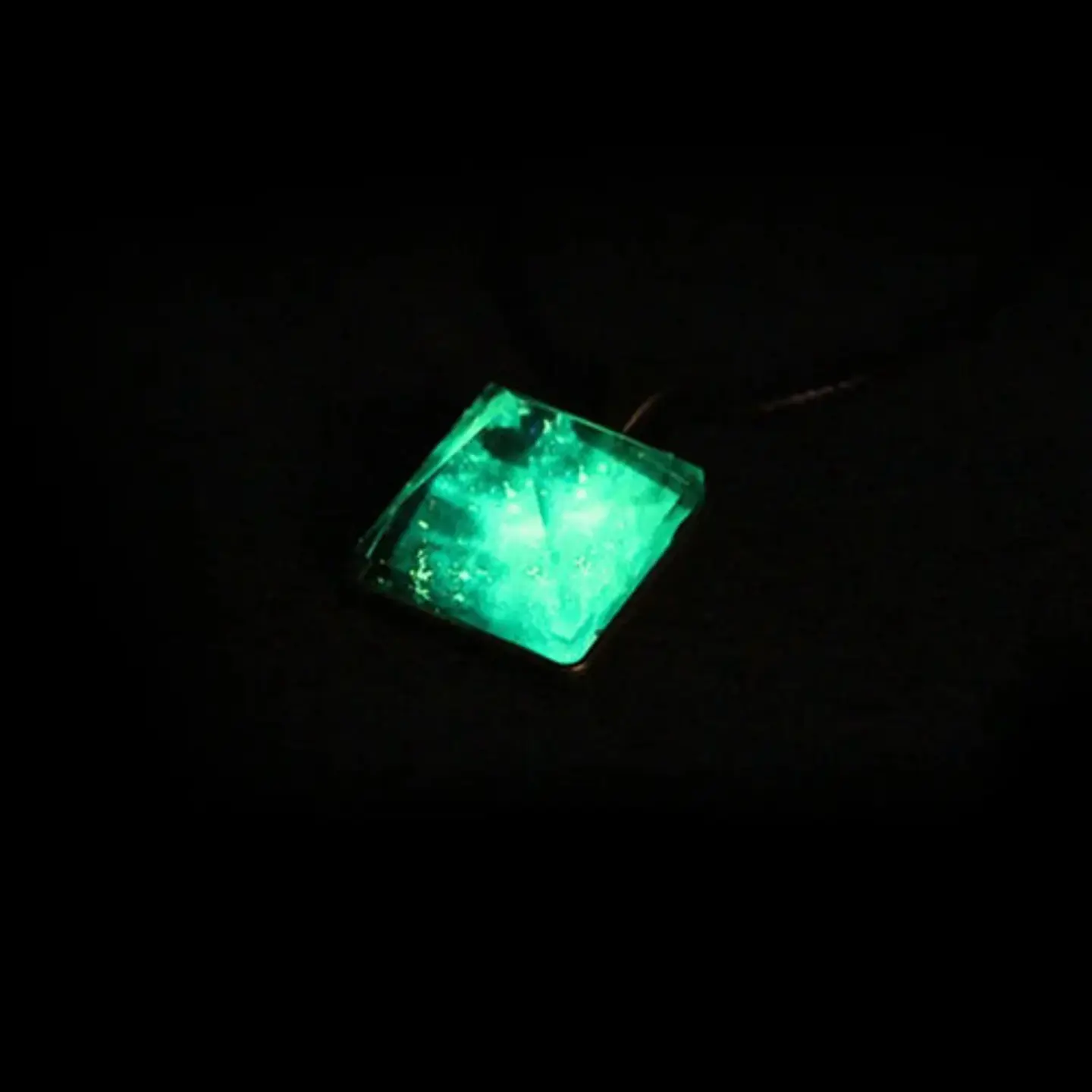 Collar Brilla En La Oscuridad Fluorescente Para Hombre Mujer 4