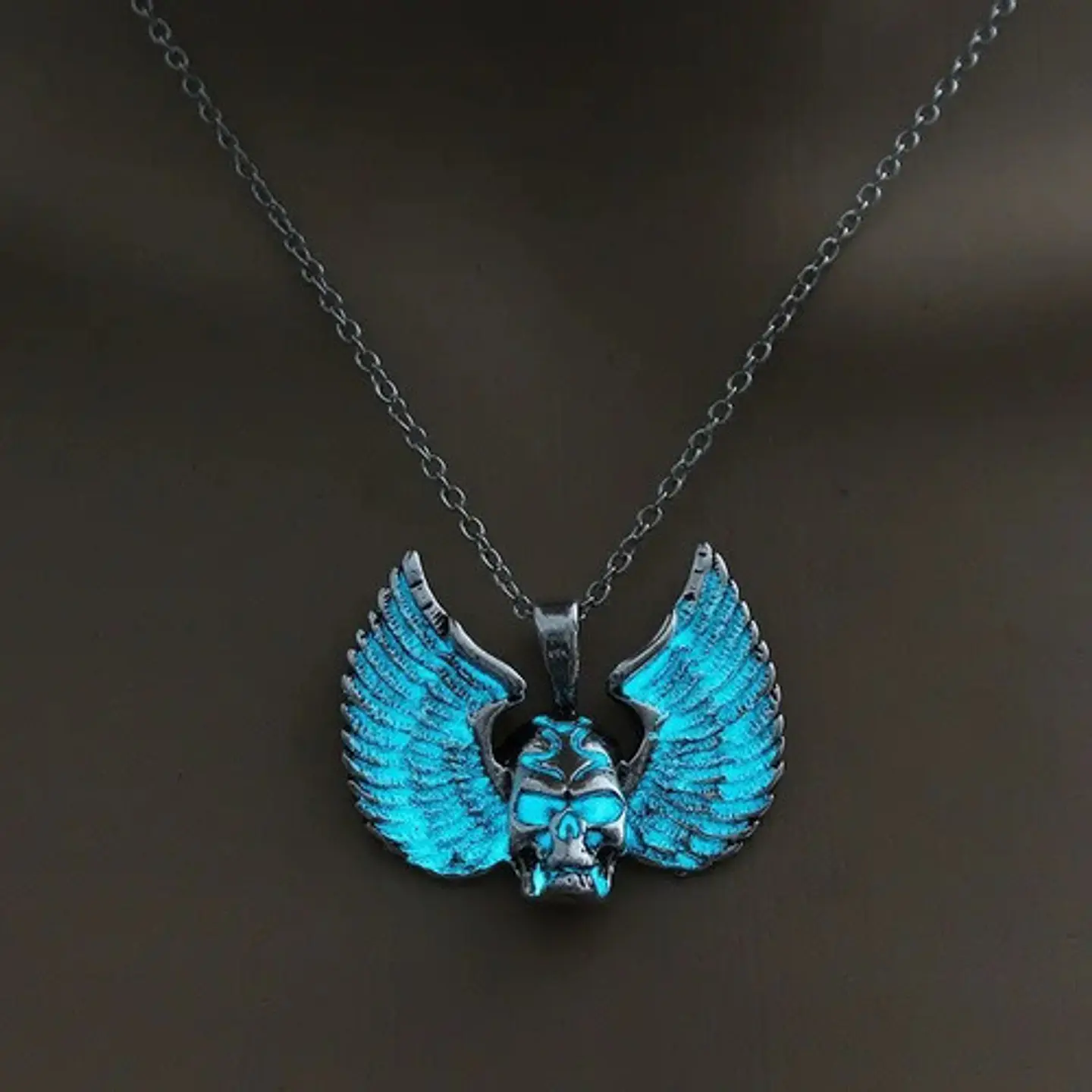 Collar Craneo Gotico Fluorescente Brilla En Oscuridad Mujer 5