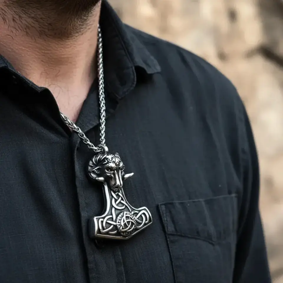 Collar Amuleto Vikingo En Acero Hombre Dije Heidrun Carnero 4