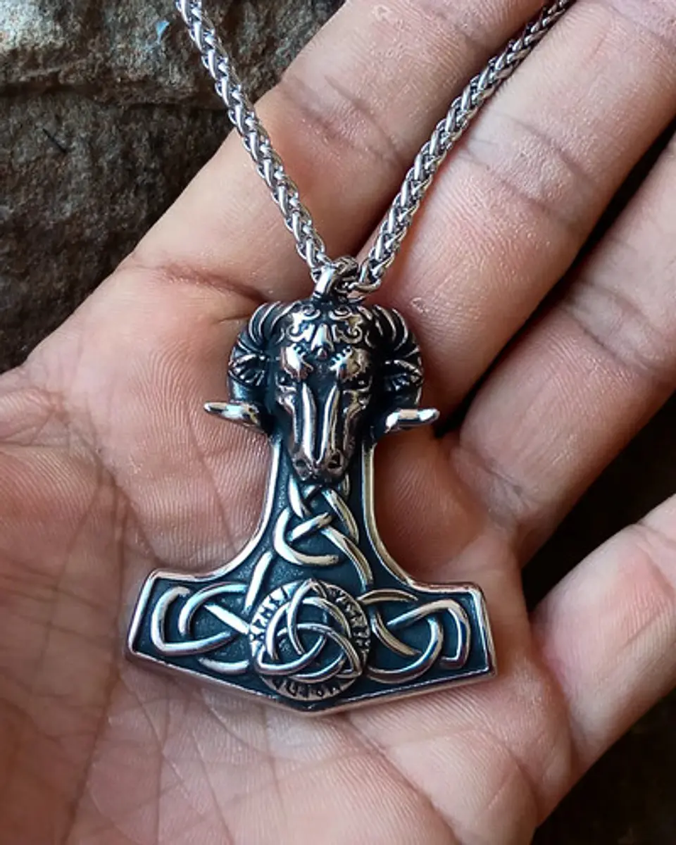 Collar Amuleto Vikingo En Acero Hombre Dije Heidrun Carnero 7