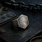 Anillo Hombre Hexagonal Geométrico Polaco Color Plata Acero - Miniatura 3