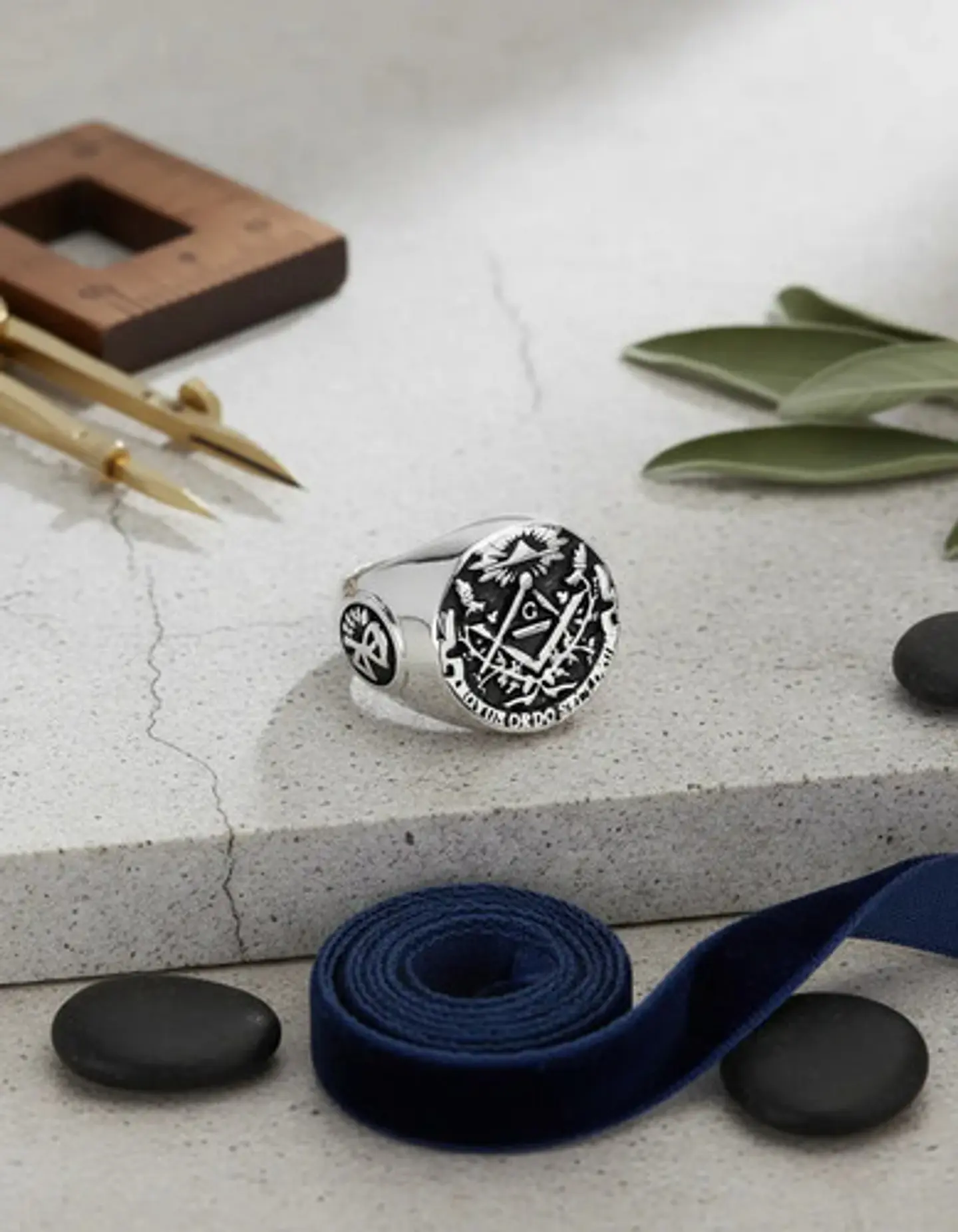 Anillo Para Hombre De Acero Color Plata Simbolo Mason Cráneo 3
